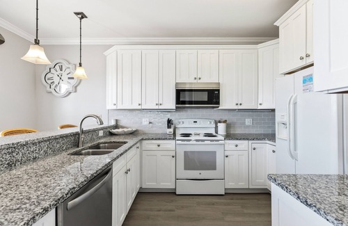 Ocean Isle Beach Villa | Paradise Villa 4B/4BA Breathtaking Ocean View