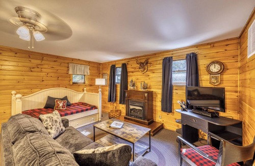 Sigel Cabin | Paradise West