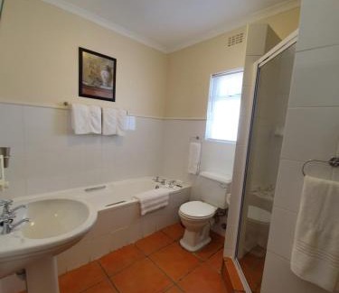 Constantia House | Paradiso Guesthouse & Self-catering Cottage