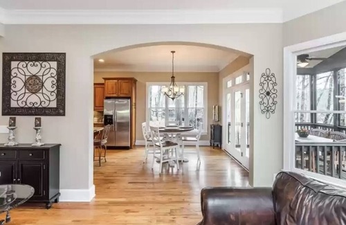 Waleska House | “Paradyess Cove” a welcoming lakefront home and golf community