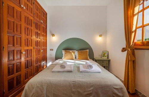 Los Gigantes Apartment | PARAISO BAMBOO - 2 bedrooms, 2 bathrooms, fibre net, heart of the Los Gigantes, tv channels