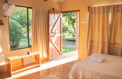 Guayabo Hotel | Paraiso Volcano Lodge