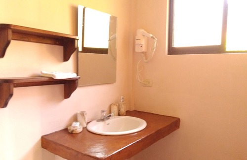 Guayabo Hotel | Paraiso Volcano Lodge