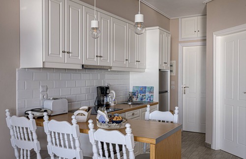 Paralio Astros House | Paralio Astros beachfront suite