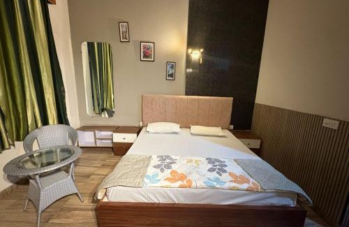 Greater Noida Apartment | paramount golf forest