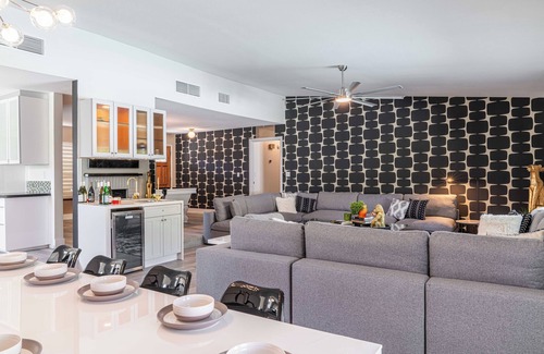 Vista Norte House | Paramount Palm Springs-Walled & Gated Estate steeped in the magic of Hollywood