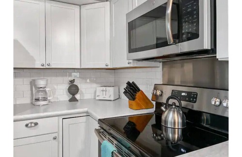 Summerville House | Paramour: huge yard home with ground floor bedroom 25 min to Charleston