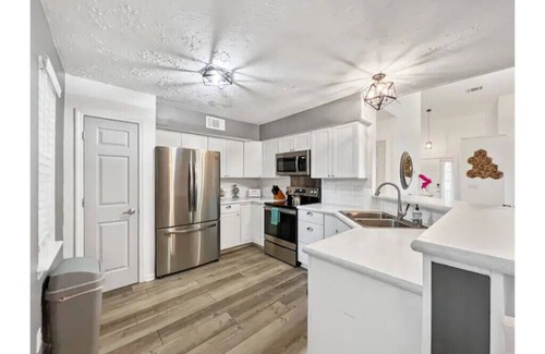 Summerville House | Paramour: huge yard home with ground floor bedroom 25 min to Charleston