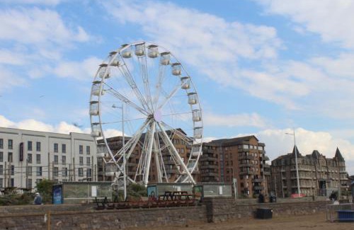 Weston-super-Mare House | Parasol Weston Guest House