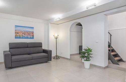 Borgo-Sanzio Apartment | Parco Falcone Borsellino Modern Apartment