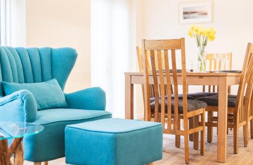 Cardigan House | Pared Isaf