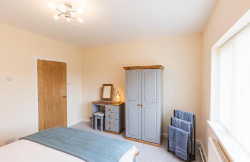 Cardigan House | Pared Isaf