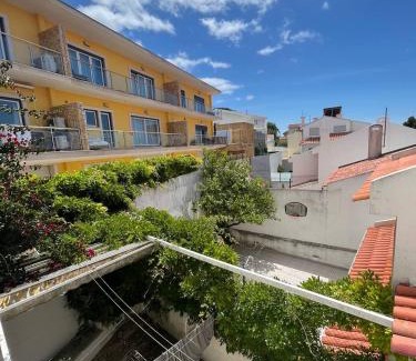 Parede House | PAREDE HILL - GuestHouse