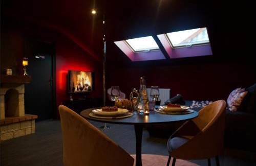 La Ville-du-Bois Apartment | PARENTHESE LOVE - Amour & Tentation Suite Balnéo SPA Proche Orly-Paris