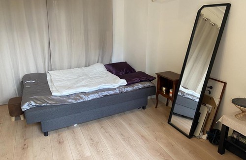 Quartier des peupliers Apartment | Paris: agréable chambre d’un grand créateur