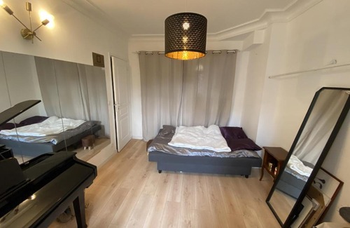 Quartier des peupliers Apartment | Paris: agréable chambre d’un grand créateur