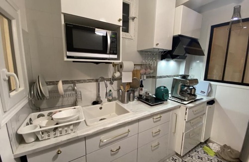 Quartier des peupliers Apartment | Paris: agréable chambre d’un grand créateur