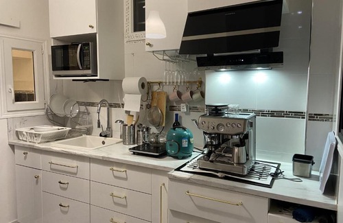 Quartier des peupliers Apartment | Paris: agréable chambre d’un grand créateur
