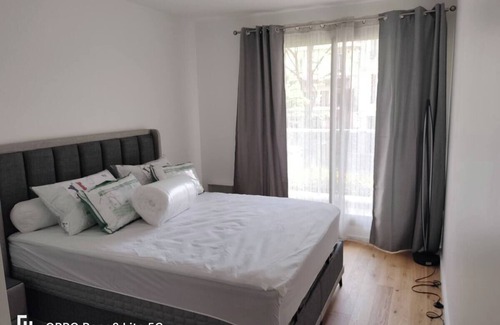 Combat Apartment | Paris Buttes Chaumont