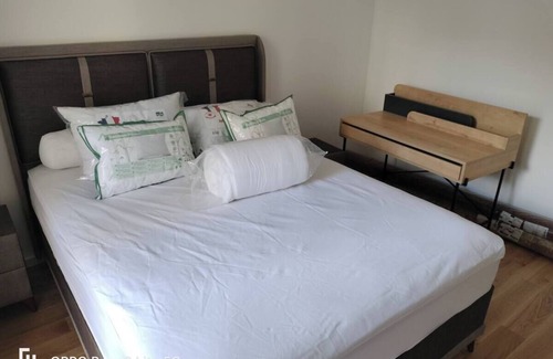 Combat Apartment | Paris Buttes Chaumont