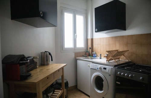 Les Puces de Saint-Ouen Apartment | Paris Flea Market Comfy Flat