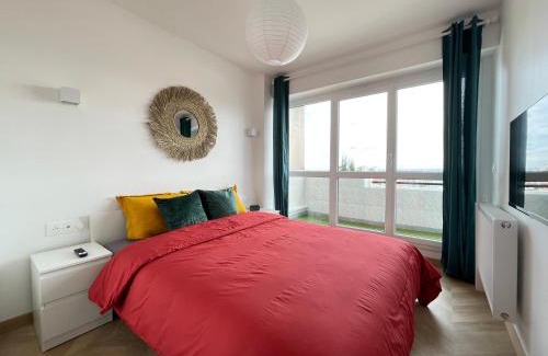 Pantin Apartment | PARIS PANTIN Magnifique Appartement 4 pièces de 108m2 avec 2 PARKING intérieur - très cosy pour 1 à 12 personnes - Entièrement refait à neuf ENTIRE APARTMENT LUXURIOUS AND WARM - PANTIN PARIS 19 ème FREE WIFI GRATUIT