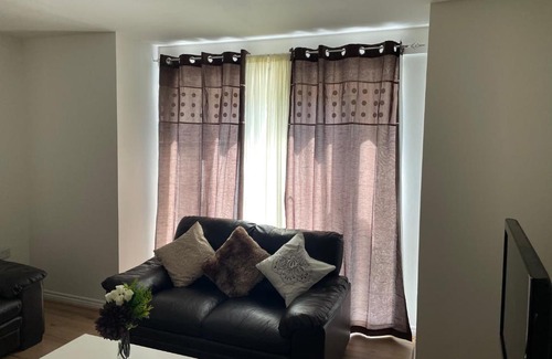 Cheetham Hill Apartment | Paris Royal Paradise Apartment