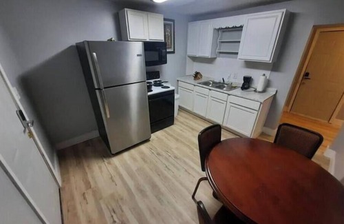 Downtown Columbus Apartment | Paris Suite