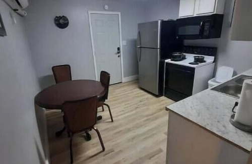 Downtown Columbus Apartment | Paris Suite
