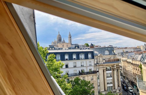 18th Arrondissement Apartment | Parisian apartment at the foot of Montmartre