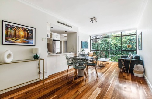 South Yarra Apartment | Parisian Chic meets South Yarras Vibrant Locale