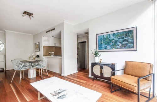 South Yarra Apartment | Parisian Chic meets South Yarras Vibrant Locale
