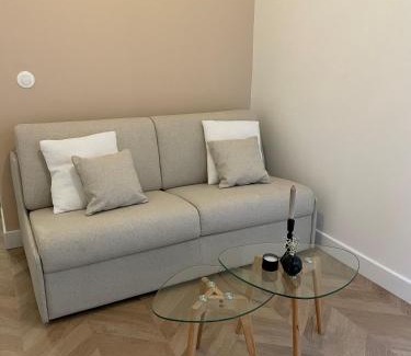 Quartier du Mail Apartment | Parisian Mona Lisa Studio - Heart of Paris