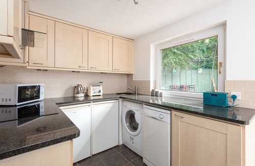 Ellemford Apartment | Parisian style 2 bedroom the Marchfield Residence