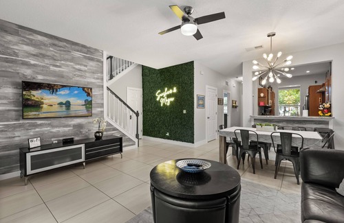 Kissimmee Resort | Park all day, recharge in style- 10min to Disney, clean, revamped w/resort pool