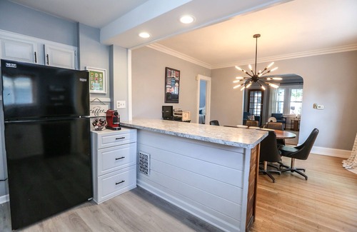Rochester Apartment | Park Ave mid century modern abode 3bdrm!