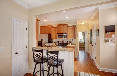 Historic Downtown Savannah House | Park Avenue Garden Cottage Near Forsyth Park