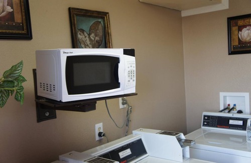 Victorville Hotel | Park Avenue Inn and Suites
