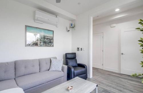 University Heights Apartment | Park Blvd Paradise 302 - ADA compliant with a Spa