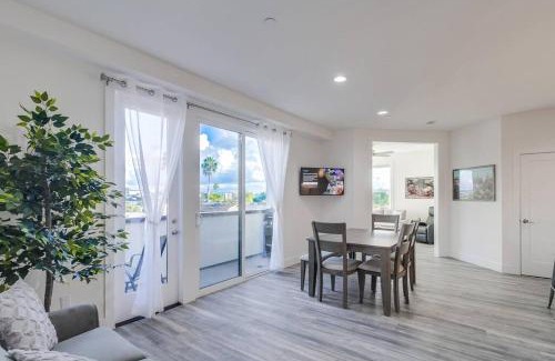 University Heights Apartment | Park Blvd Paradise 304 - New Construction with King Bed