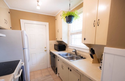 North Charleston House | Park Circle Charm! Walk to Everything!