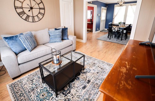 North Charleston House | Park Circle Charm! Walk to Everything!