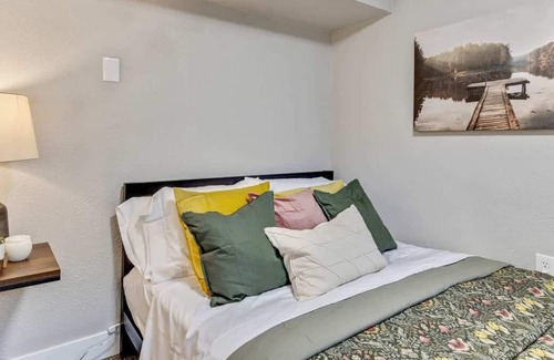 Alpine House | Park Close By|Big Grass Yard|Rooftop Patio