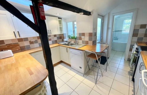 Henley House | Park End House - Parking Pet Friendly - From 180 Per Night