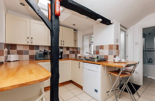 Henley House | Park End House - Parking Pet Friendly - From 180 Per Night