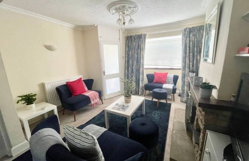Henley House | Park End House - Parking Pet Friendly - From 180 Per Night