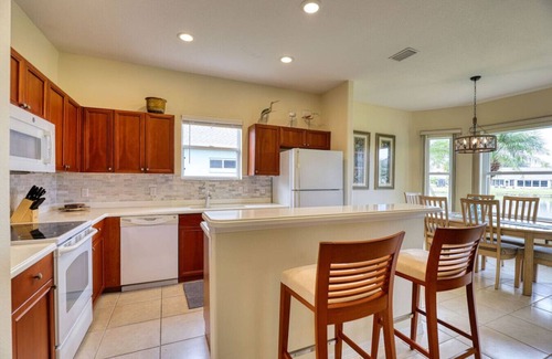 Englewood House | Park Forest Pond Villa