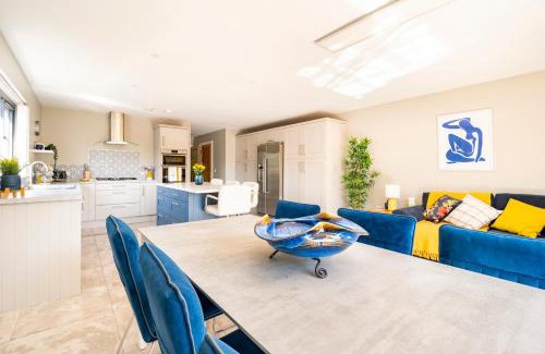Belfast House | Park House - FOUR star luxury with parking and WI-FI