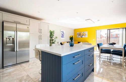 Belfast House | Park House - FOUR star luxury with parking and WI-FI