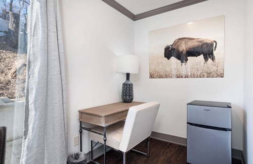 Parkville Apartment | Park House on Main